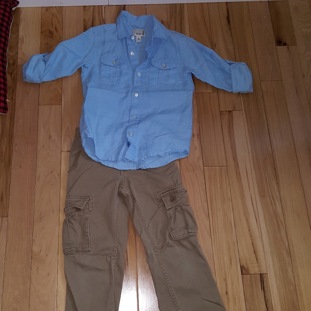 👞Boys button up top and khaki pants